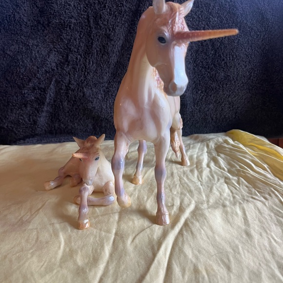 Mirabella and Foal Unicorn Breyer - Picture 3 of 4